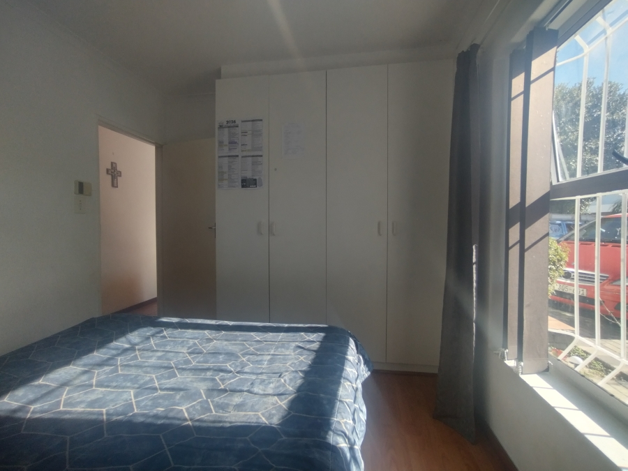 2 Bedroom Property for Sale in Oakglen Western Cape